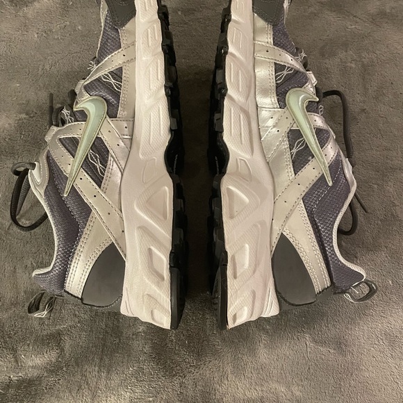 Women’s Nike Alvoro Running Sneakers - Picture 1 of 6